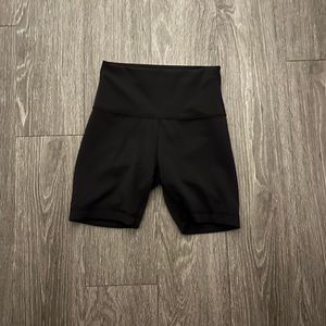 LULULEMON Wunder Train High-Rise Short 6”